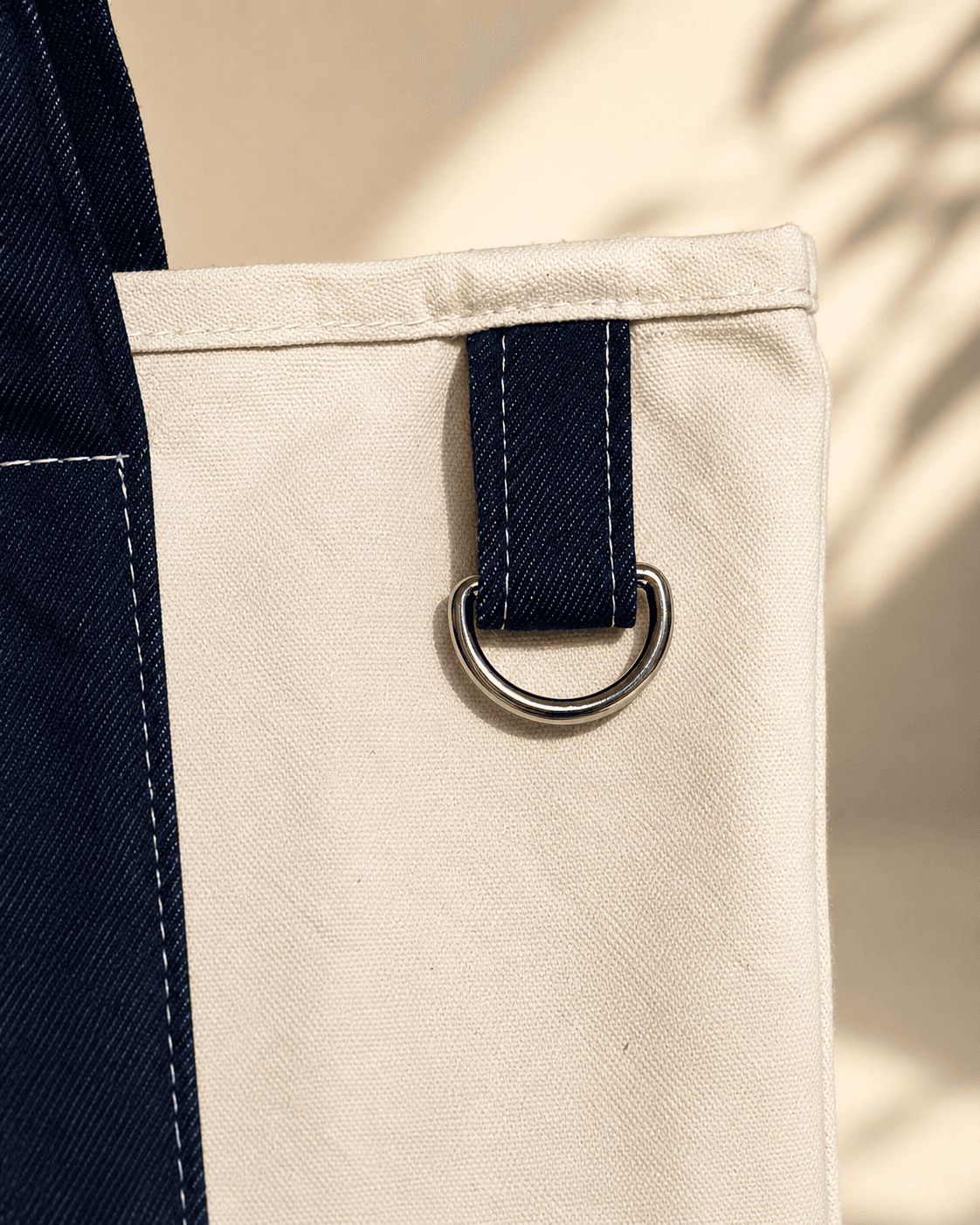 Detalle de costura y acabado textil